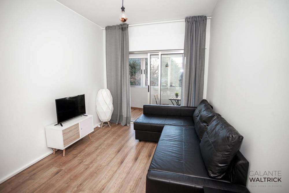 Downtown 3 Bedroom With Balcony - Quiet Street - Family Friendly - Groups Порту Экстерьер фото