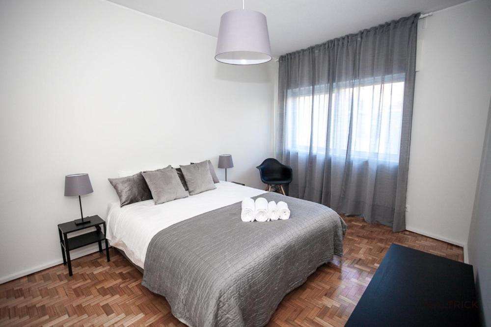Downtown 3 Bedroom With Balcony - Quiet Street - Family Friendly - Groups Порту Экстерьер фото