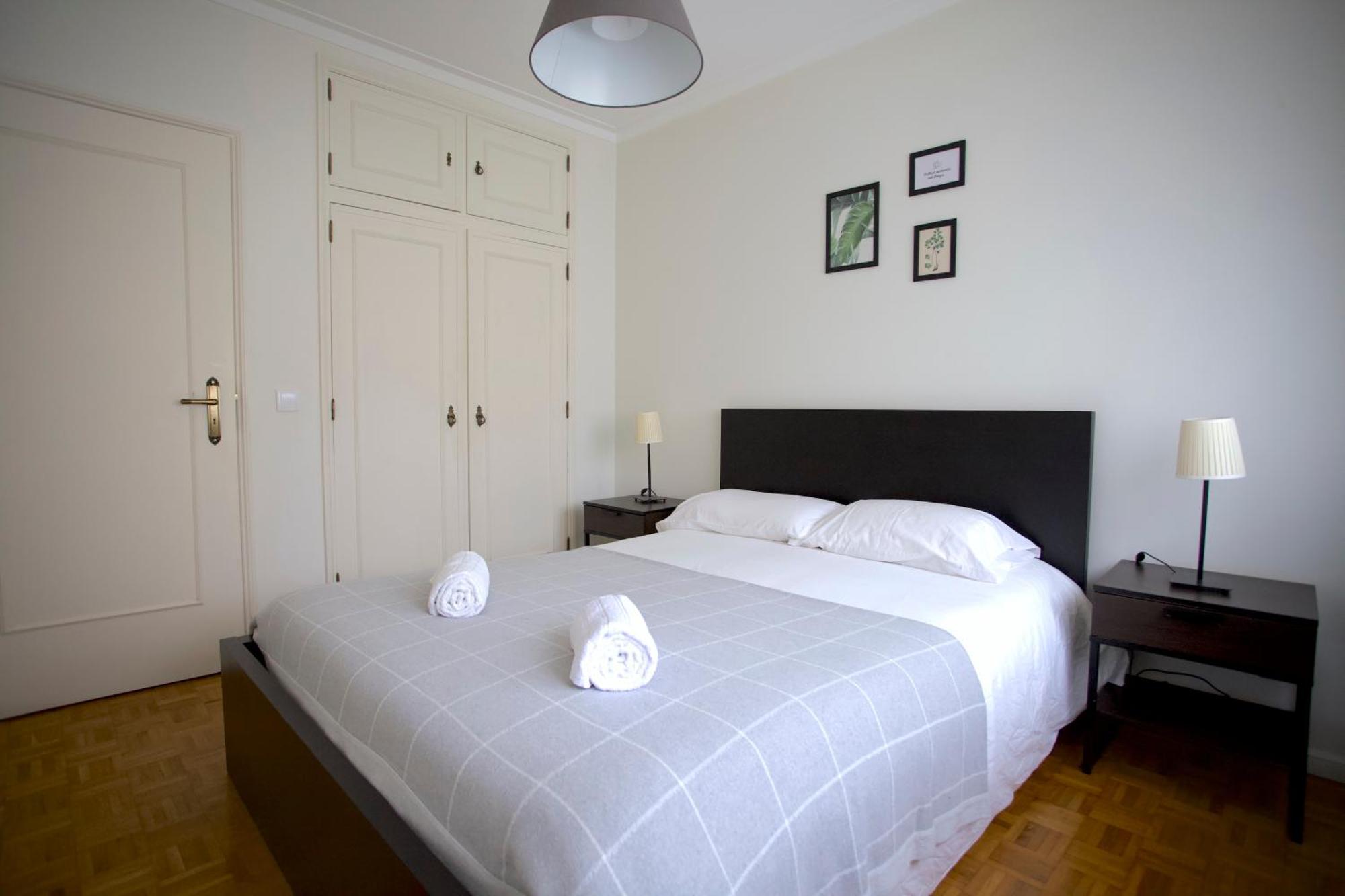 Downtown 3 Bedroom With Balcony - Quiet Street - Family Friendly - Groups Порту Экстерьер фото