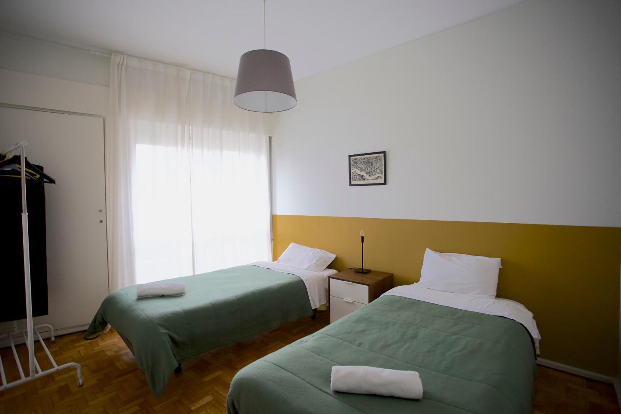 Downtown 3 Bedroom With Balcony - Quiet Street - Family Friendly - Groups Порту Экстерьер фото