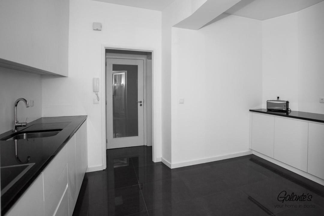 Downtown 3 Bedroom With Balcony - Quiet Street - Family Friendly - Groups Порту Экстерьер фото